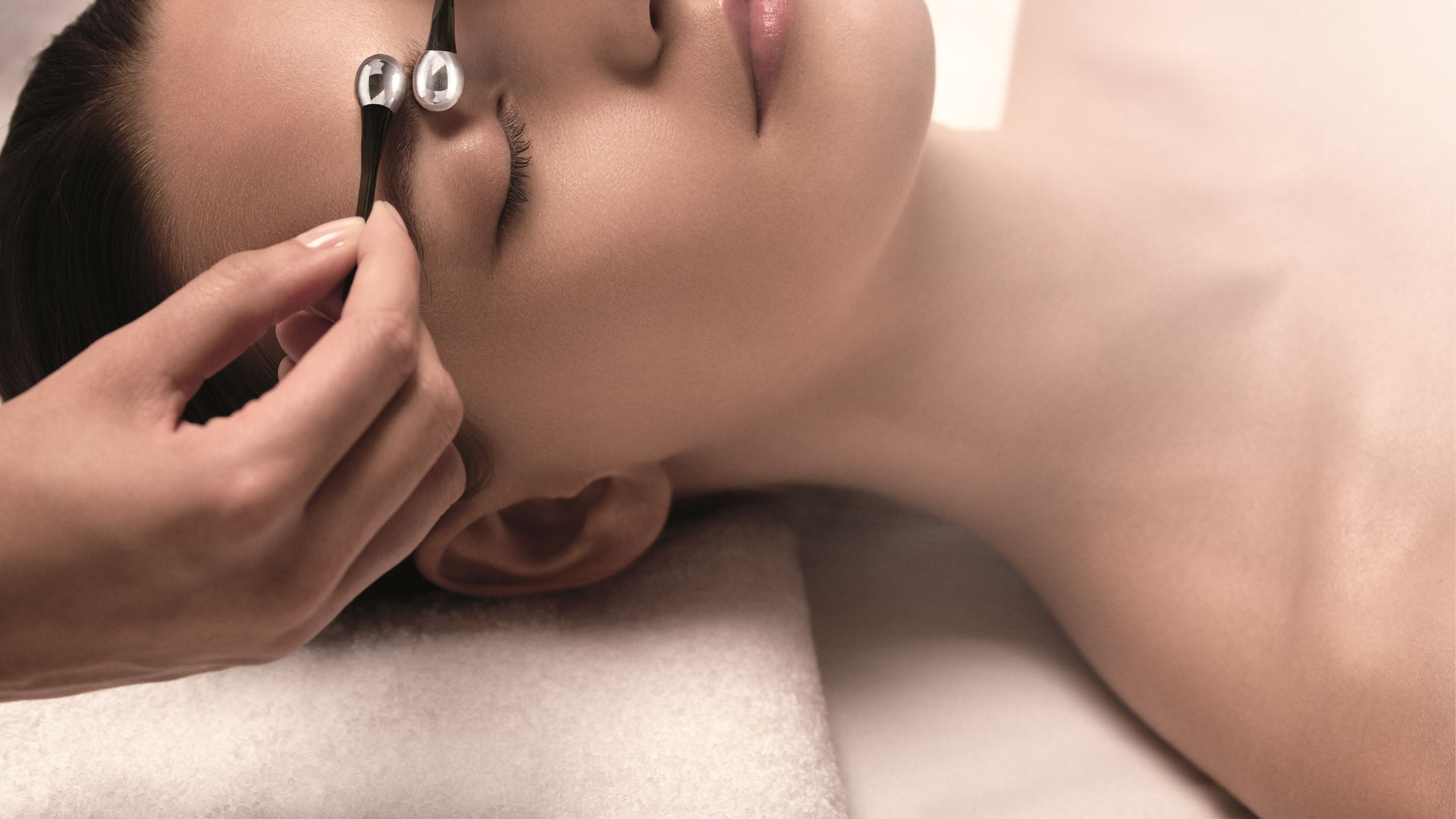 The La Mer Genaissance Facial Treatment - Spa La Mer Genève
