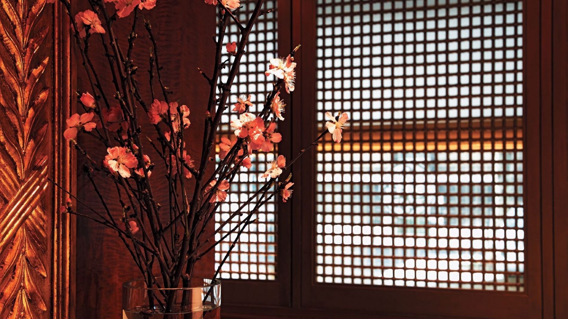 Arabesque Restaurant Geneva (flower detail) - Hotel President Wilson, A Luxury Collection Hotel, Geneva