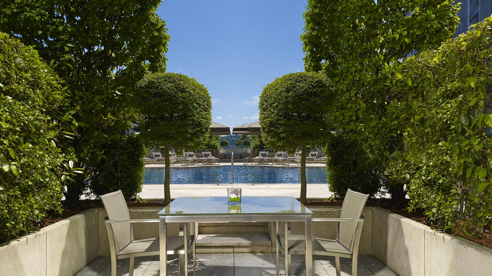 Vue piscine depuis une chambre - Hotel President Wilson, A Luxury Collection Hotel, Geneva